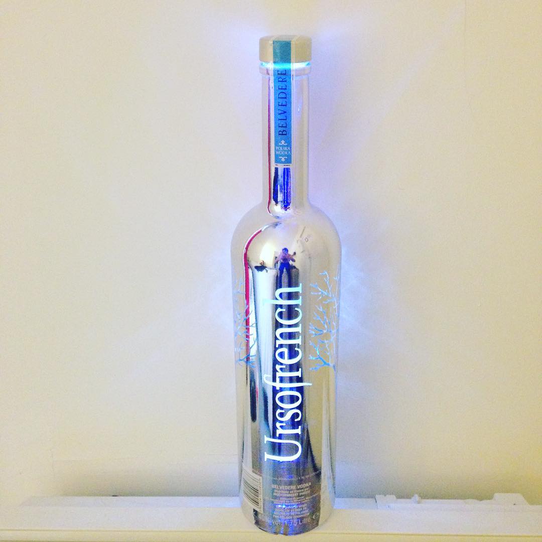 James Bond's best friend 🍸🔋#belvedere #belvederevodka #knowthedifference #silverlight #vodka #alcohol #magnum #007 #jamesbond