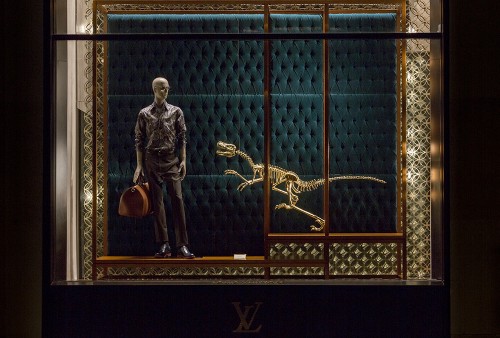 Installation vitrine Maison Louis Vuitton Champs Elyse es 19