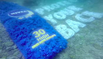 nivea-fcb-germany-nivea-cree-affichage-publicitaire-naturel-au-fond-mer_0