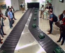 image-carlsberg-clifford-french-carlsberg-surprend-voyageurs-leur-offrant-bieres-via-carrousel